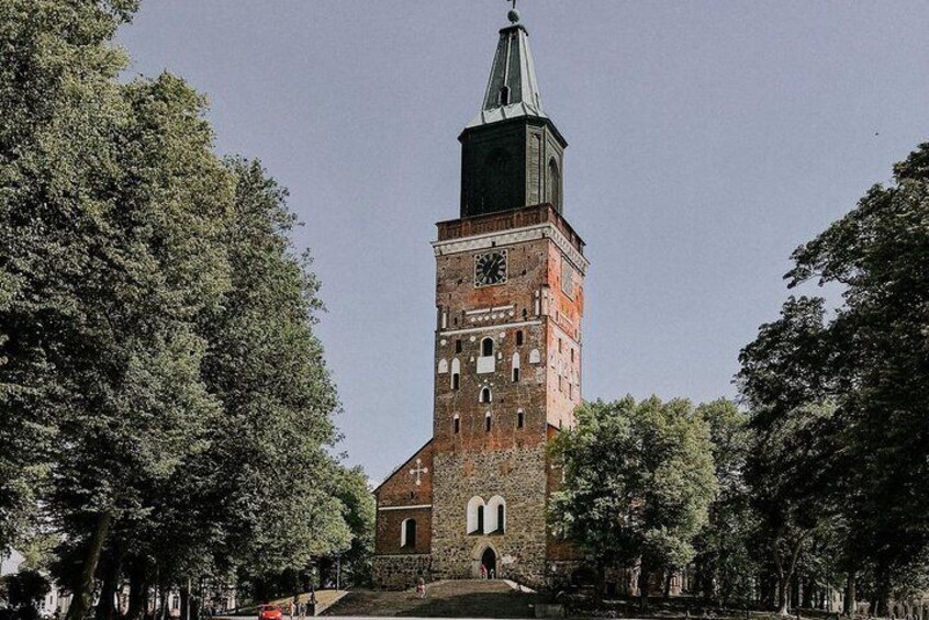 Full-Day Guided Turku and Castle Tour from Helsinki