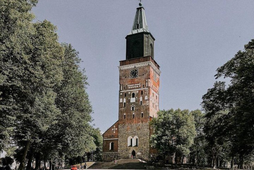 Full-Day Guided Turku and Castle Tour from Helsinki