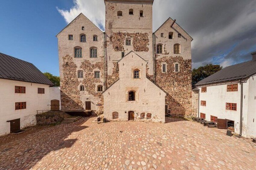 Full-Day Guided Turku and Castle Tour from Helsinki