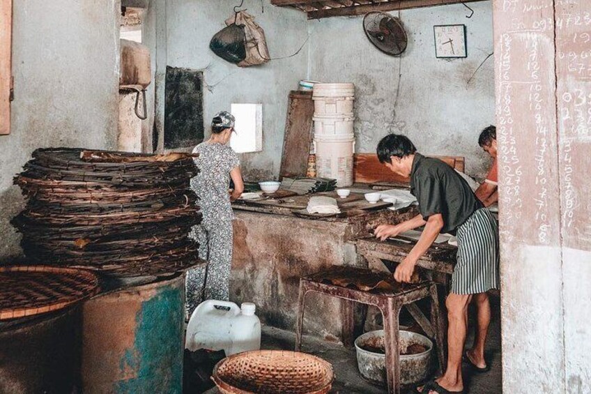 making Cao Lau noodle