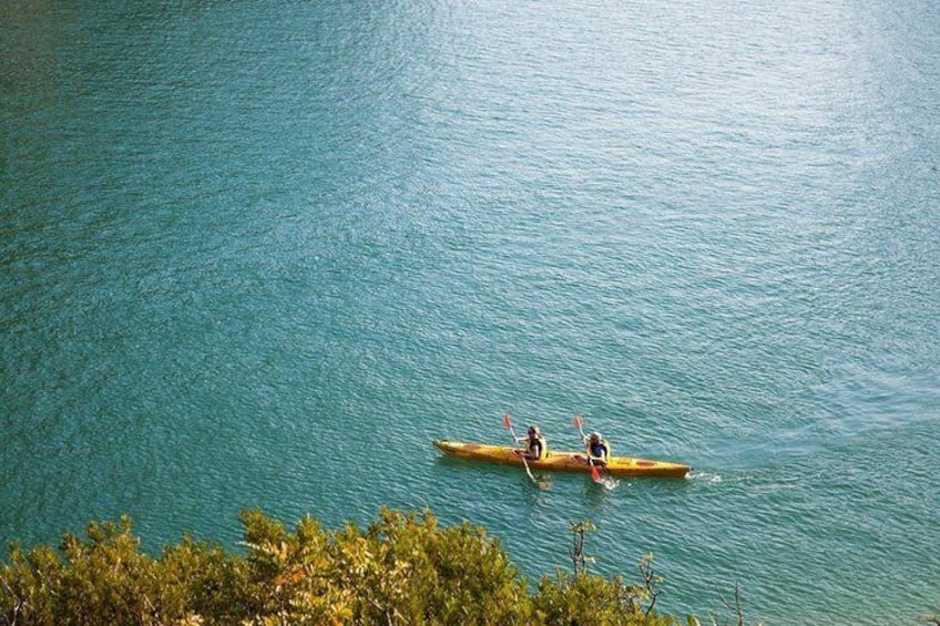 kayaking in Halong bay