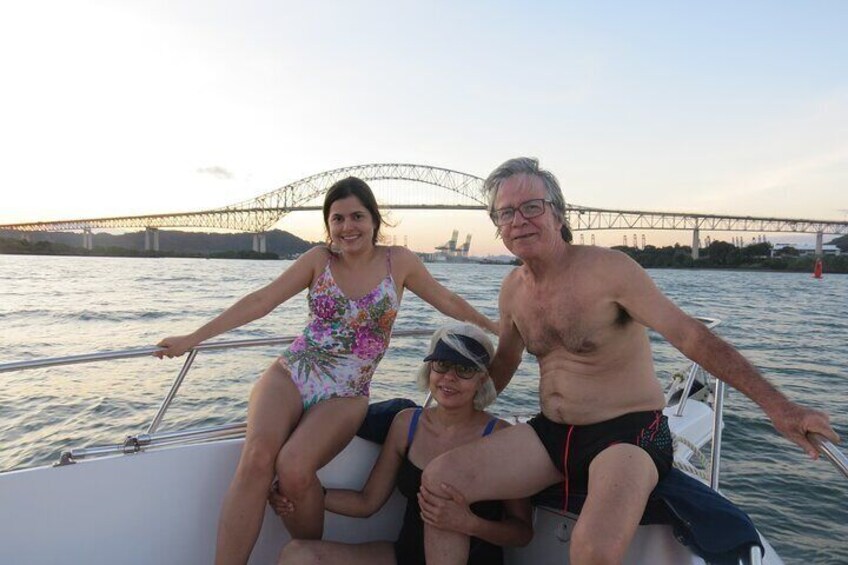 Half-Day Private Cruising and Fishing Tour at Panama Bay