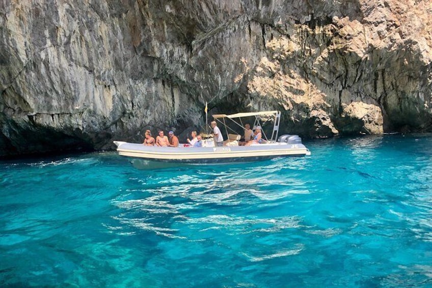 Capri guided tour: boat trip around the island
