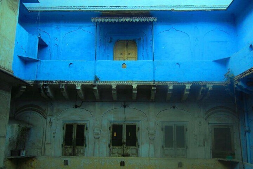 Visit some of Havelis that are as old as Jaipur