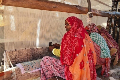 Village of Carpet Weavers (Jaipur) - Rural Walk | Women Artisans | Sustaina...