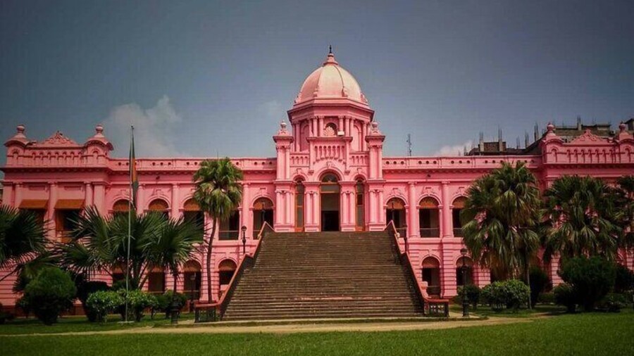Ahsan Manzil; The Pink Palace. The history of the lavish lifestyle of Dhaka's Nawab family