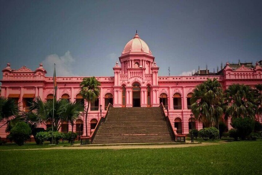 Ahsan Manzil; The Pink Palace. The history of the lavish lifestyle of Dhaka's Nawab family (Feudal King)