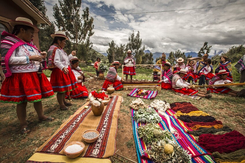 Cusco: Full Day Misminay & Biking with Picnic Lunch