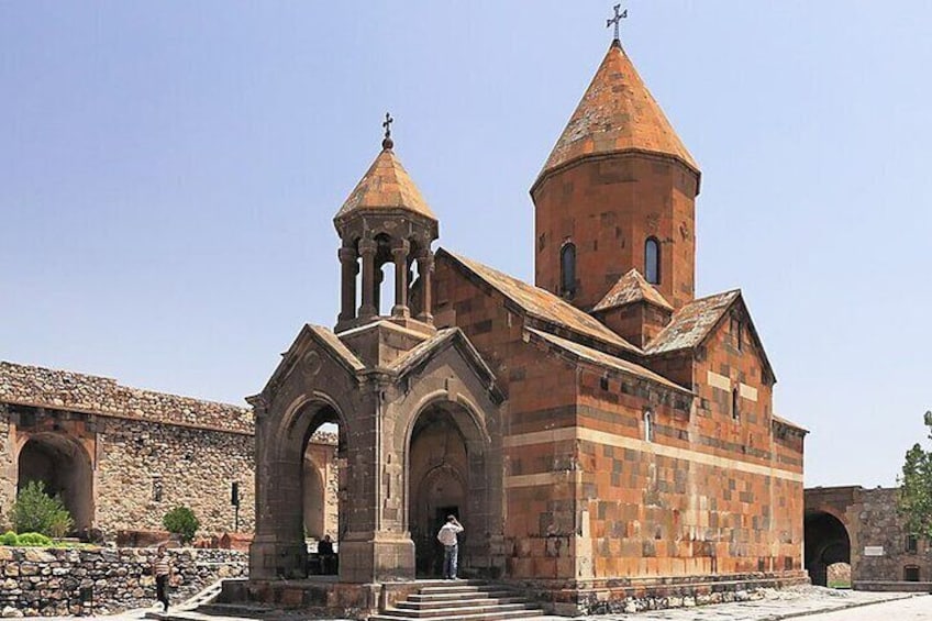 Private Tour to Khor Virap, ancient Areni cave or Areni winery, Noravank