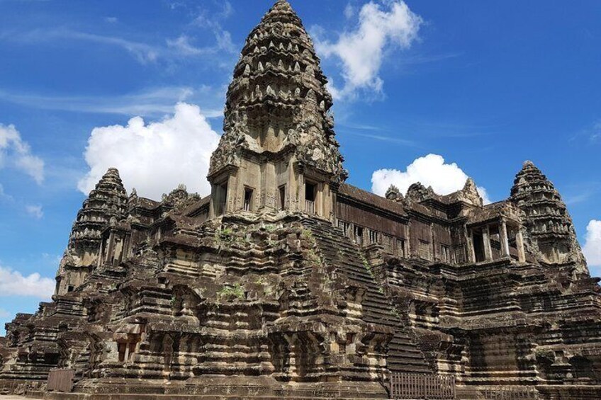 2-Days Private Tour in Angkor Sunrise, Banteay Srei and Beng Mealea Temple