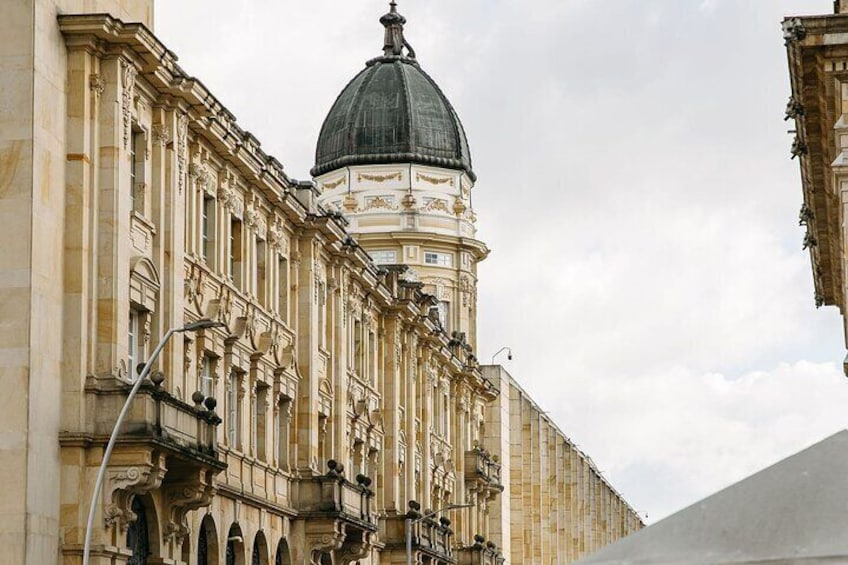 Bolivar Square