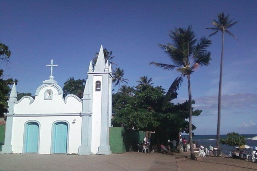 Praia do Forte: little church on main square