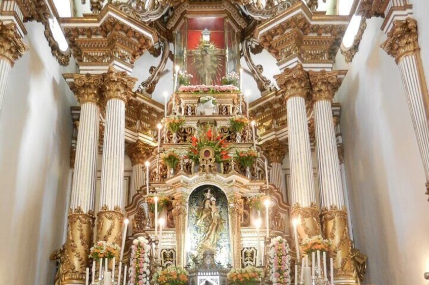 Bonfim church: detail of main altar