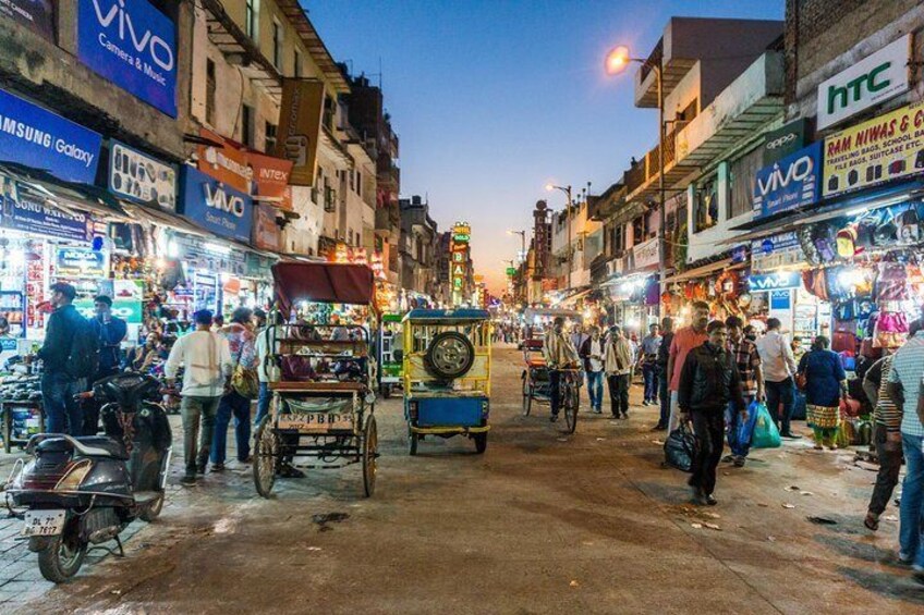 Explore the local markets from Delhi and get the best deals