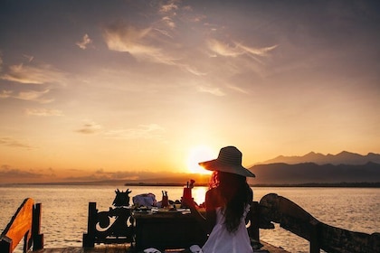 Mount Rinjani Magic: Romantic Sunrise Breakfast Cruise