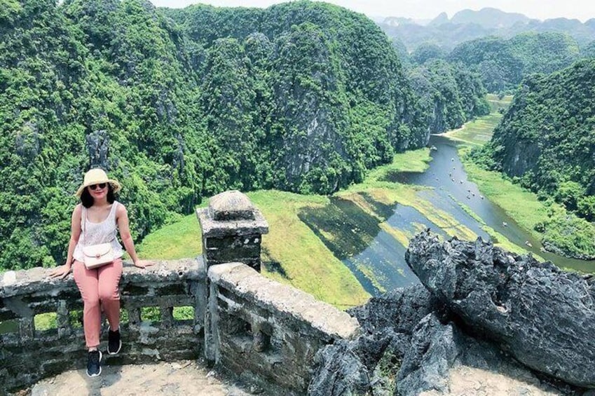 Ninh Binh Deluxe day Tour: Hoa Lu - Trang An - Mua Cave 