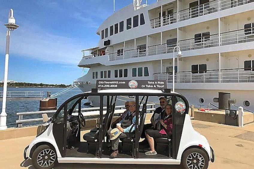 Cruise ship pick up at Discovery World.