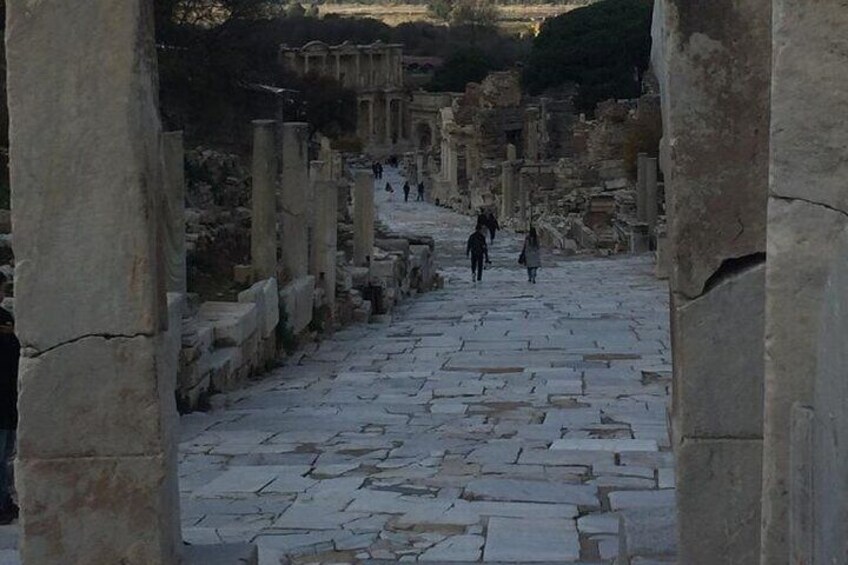 Private Tour from Izmir to Ephesus, Artemission, Virgin Mary House incl. Lunch