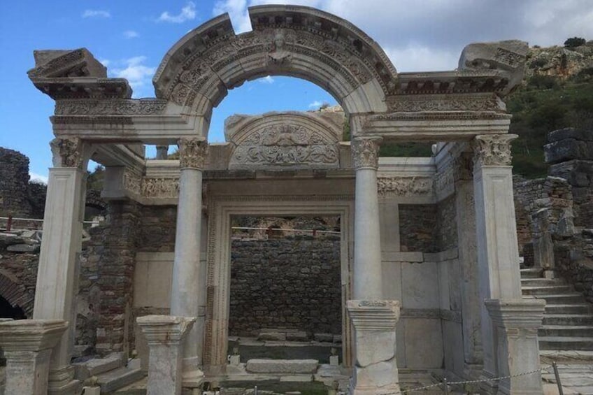 Private Tour from Izmir to Ephesus, Artemission, Virgin Mary House incl. Lunch
