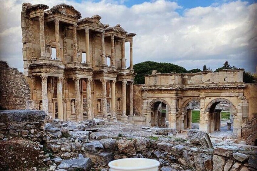 Private Tour from Izmir to Ephesus, Artemission, Virgin Mary House incl. Lunch