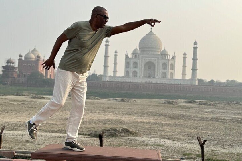 Taj Mahal & Agra luxury tour with guide(Skip the line Entry)