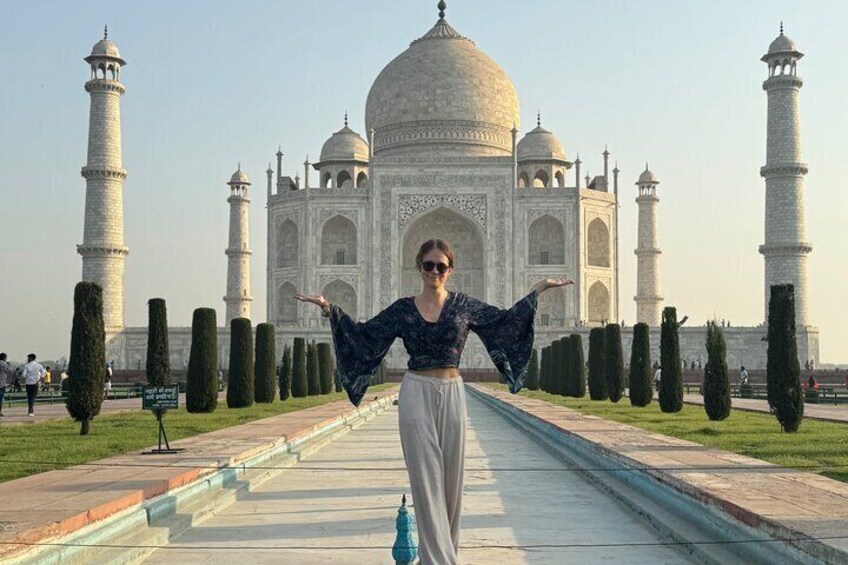 Taj Mahal skip the line luxury tour with guide