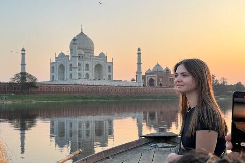 Taj Mahal & Agra luxury tour with guide(Skip the line Entry)