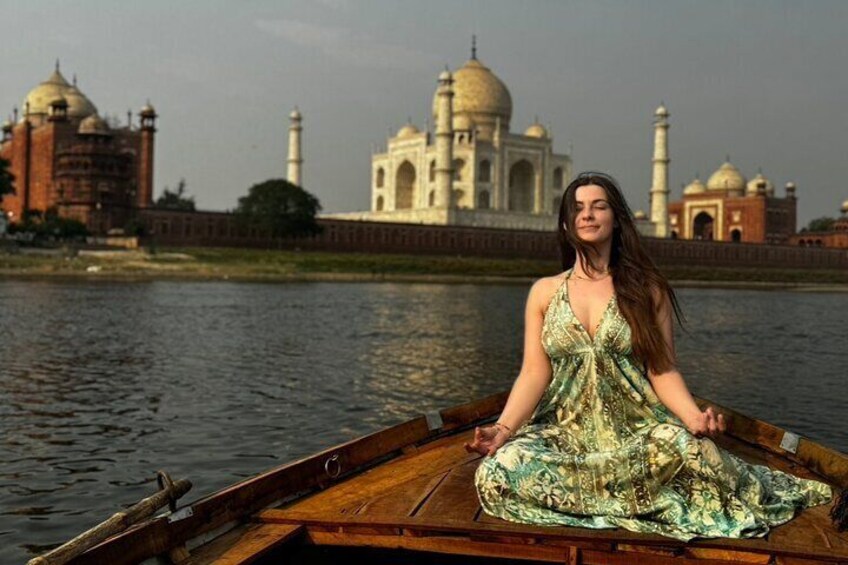 Taj Mahal skip the line luxury tour with guide