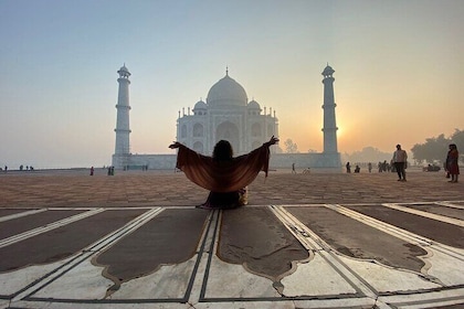Taj Mahal & Agra luxury tour with guide(Skip the line Entry)
