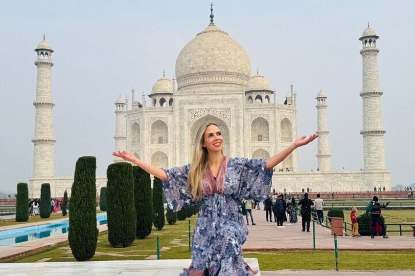 Taj Mahal skip the line luxury tour with guide