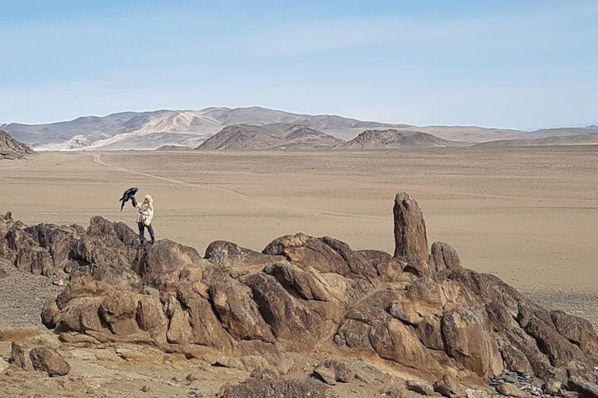 Photo shooting session with an eagle huntress