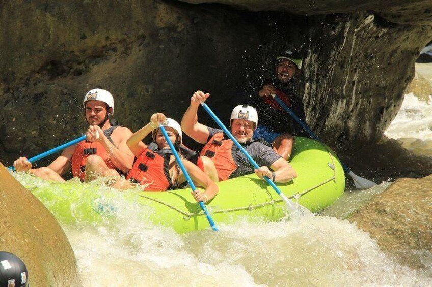 Whitewater Rafting "El Chorro" Class IV