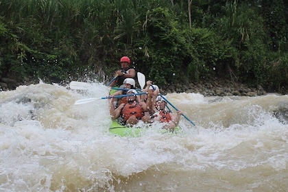 Whitewater Rafting Río Naranjo Class III+