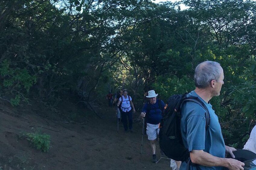 Hiking to El Hoyo volcano