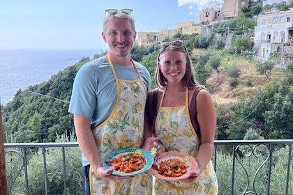 Cours de cuisine en petit groupe à Positano Gnocchi Tiramisù avec boissons