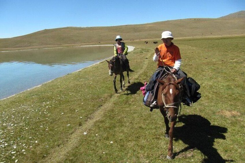 Horse back riding in mountains