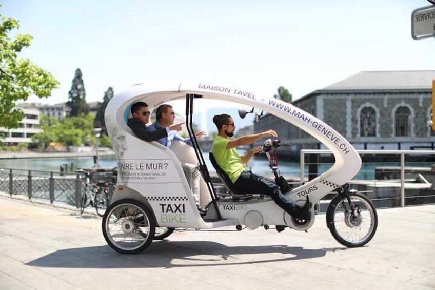 The Highlights Tour in a TaxiBike: Geneva 