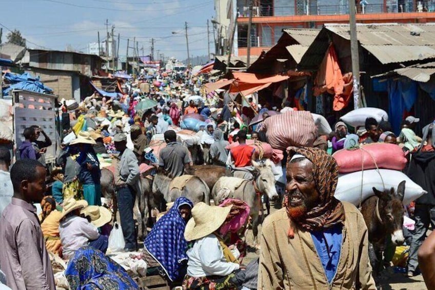 Marcato: The busiest market in Africa.