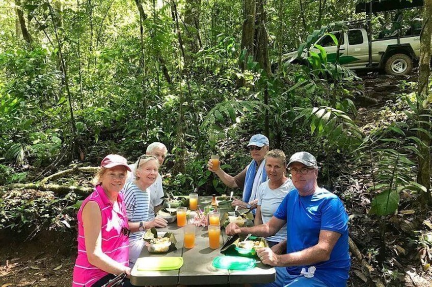 A deserved Costa Rican lunch after enjoy the last waterfall