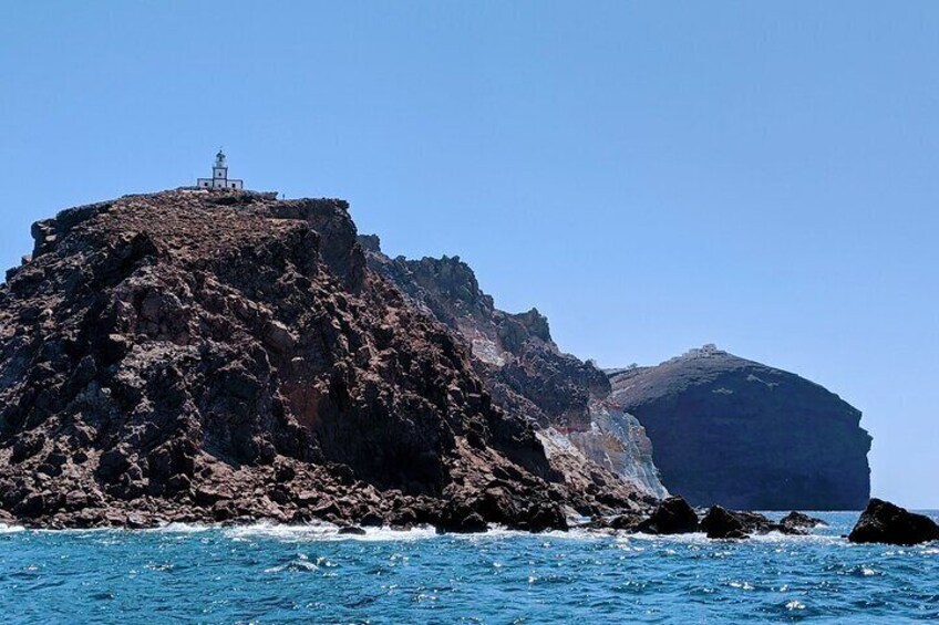 The light house with the Indian Rock at the background