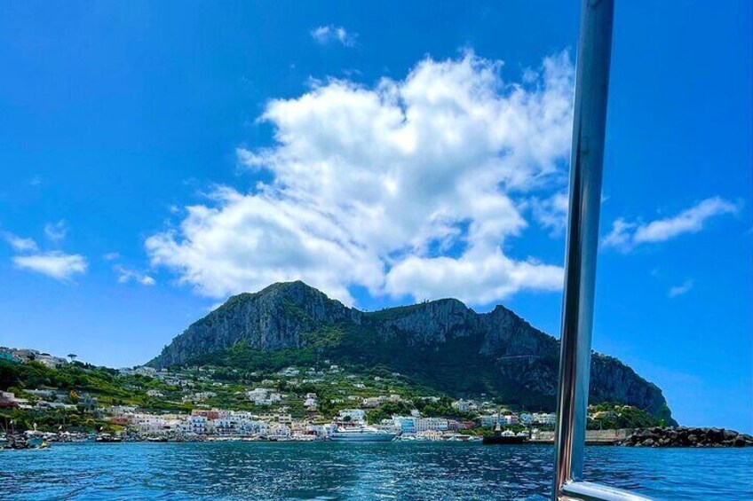 Boat Tour in Capri Italy