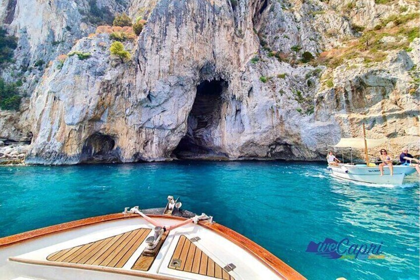 Boat Tour in Capri Italy