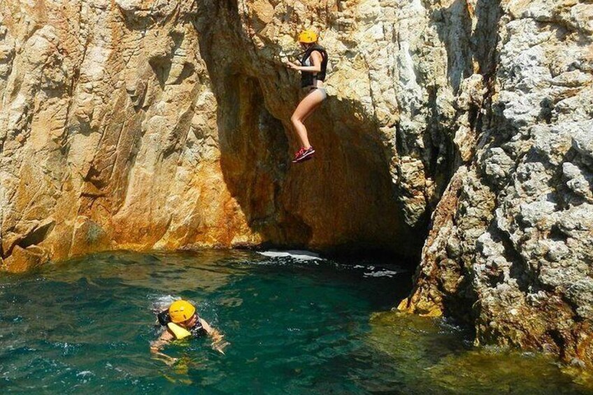 Cagliari Shore Excursion: Professional Guided Coasteering