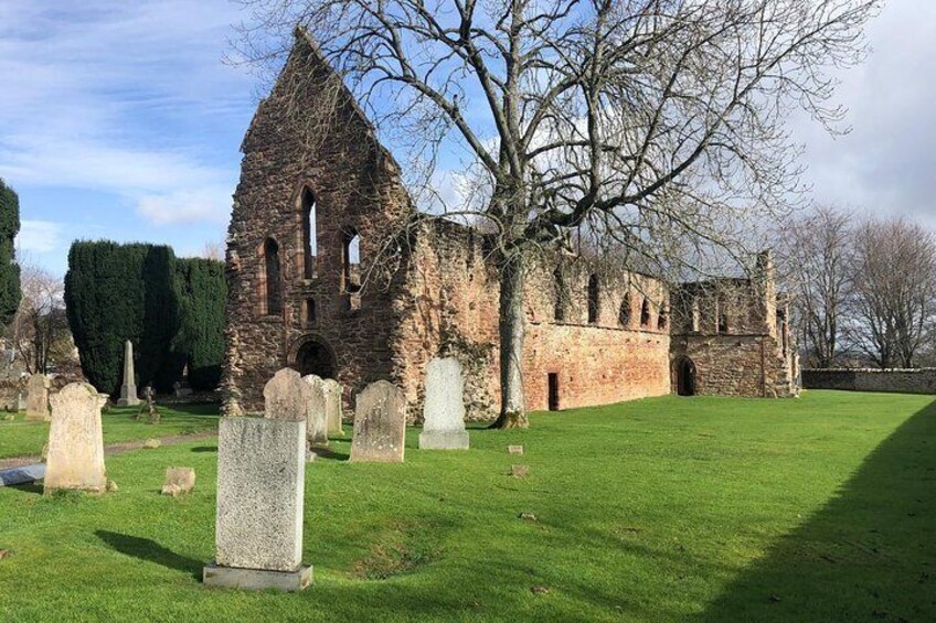 Legendary Loch Ness and Urquhart Castle Tour