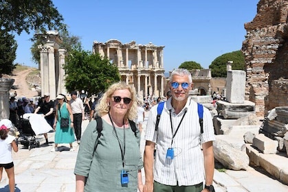 Visit 2 Continents on a Bosphorus Cruise Full-Day Istanbul Tour with Lunch