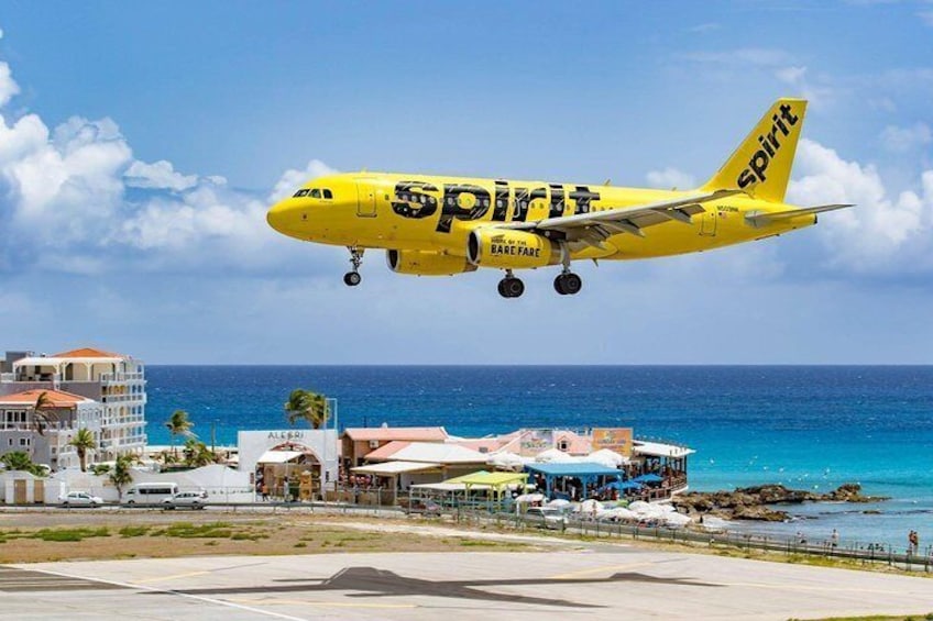 Spectacular overhead jet landings at "Airport Beach"