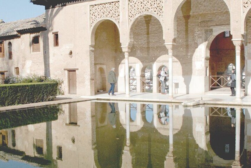 Skip The Line Alhambra and Generalife Guided Tour
