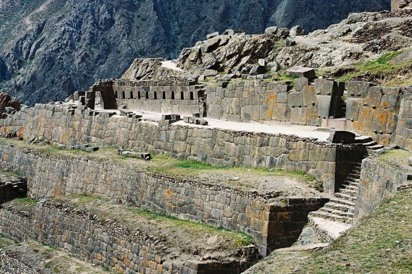 Ollantaytambo, frente a ustedes la puerta del sol.