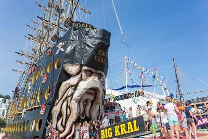 Alanya: Luxury Pirates Yacht with Lunch&Drinks From Alanya,Side