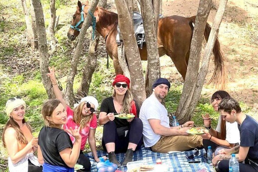 Horseback riding day + picnic